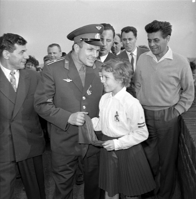 Гагарин и дети