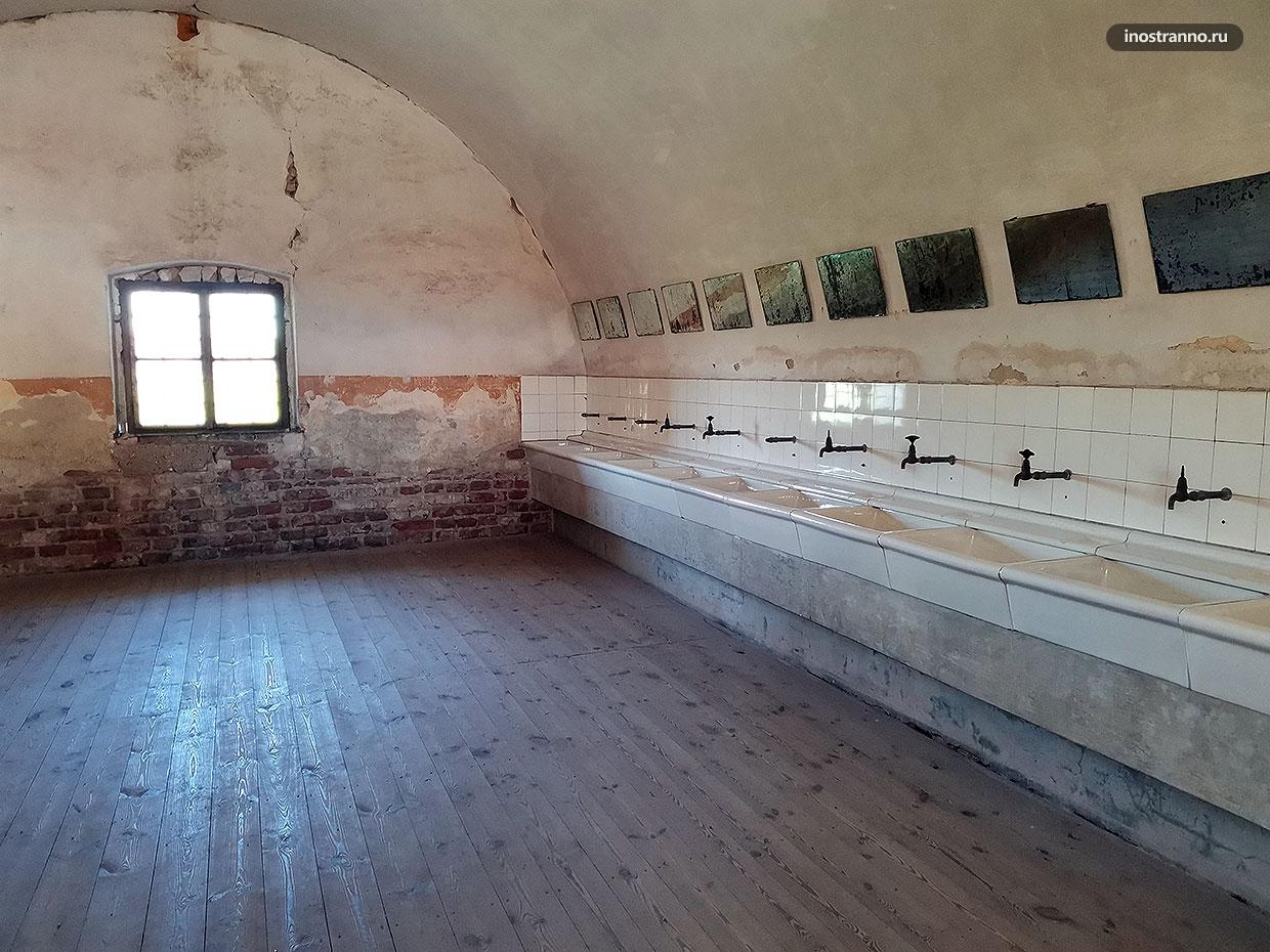 Санитарная комната в концентрационном лагере