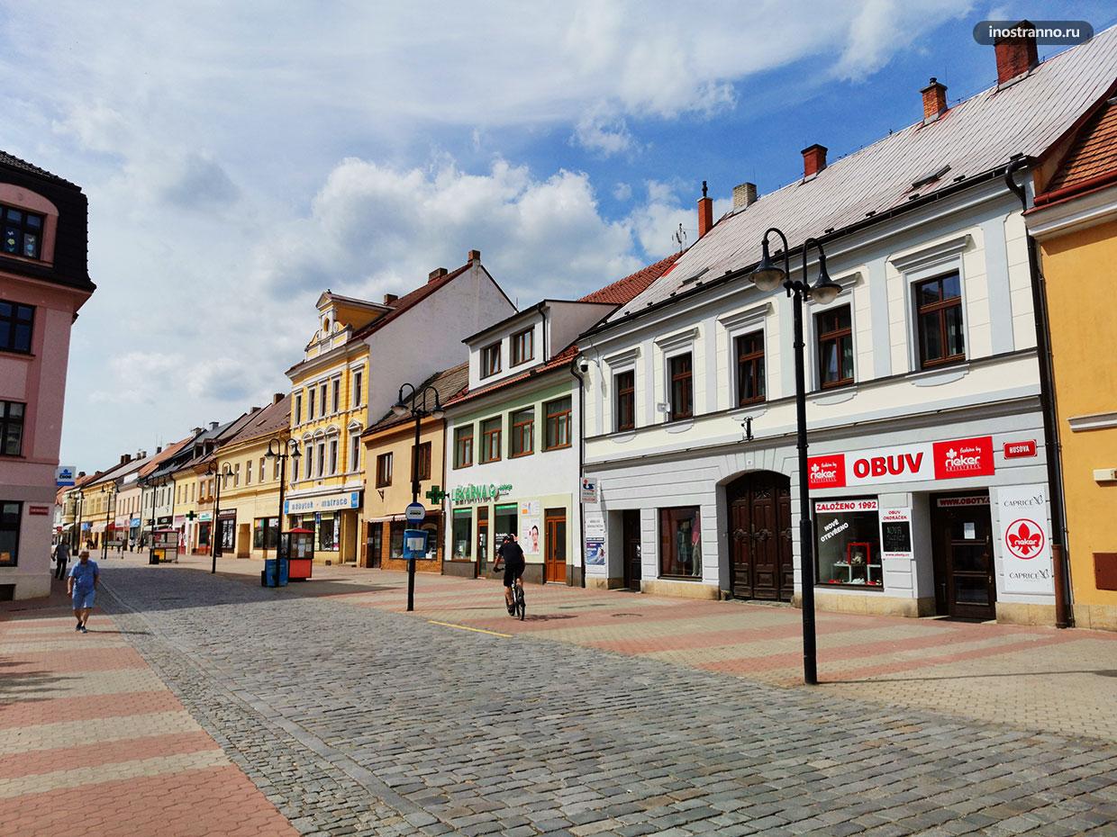 Улица с магазинами в Чехии