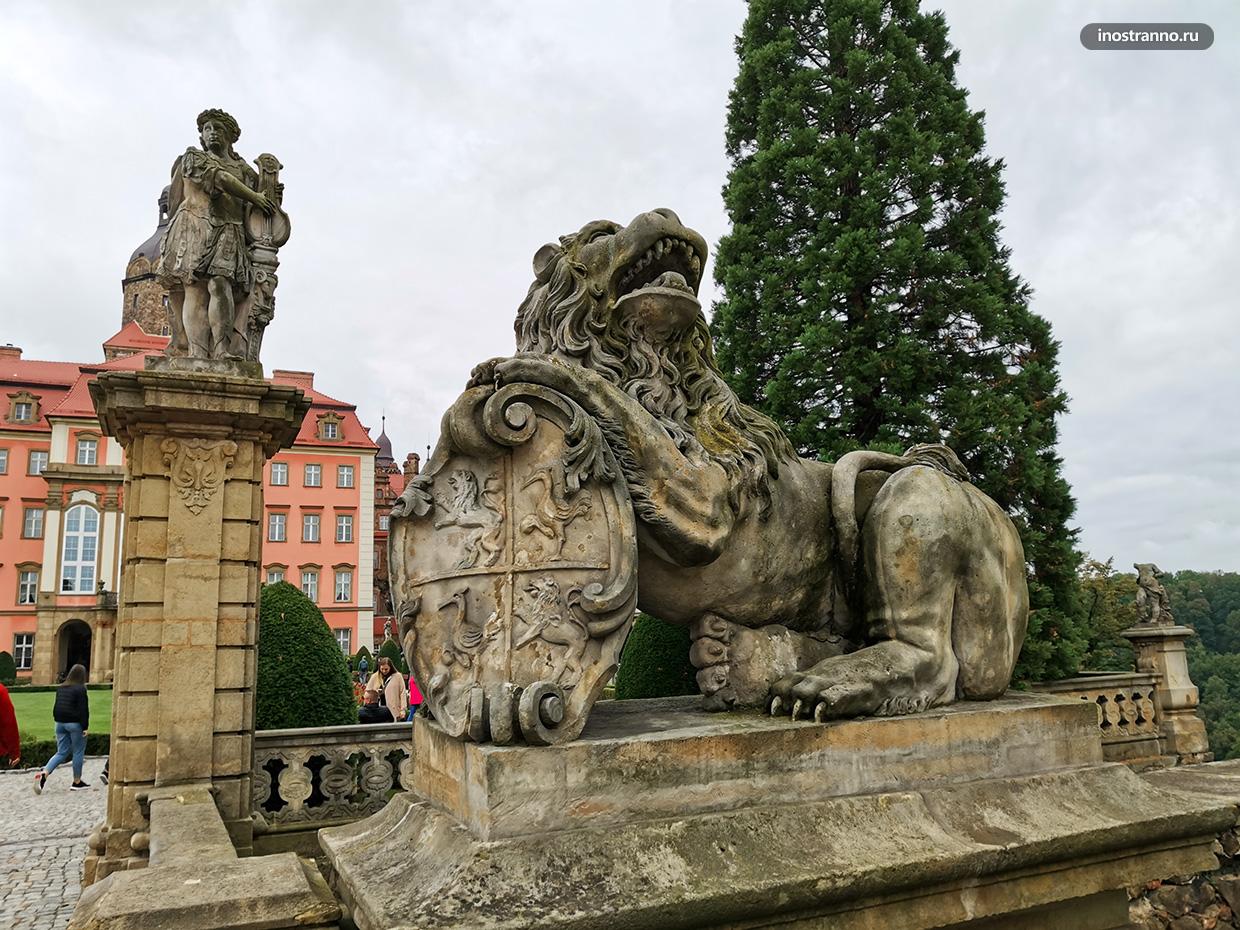 Скульптура замка в Польше