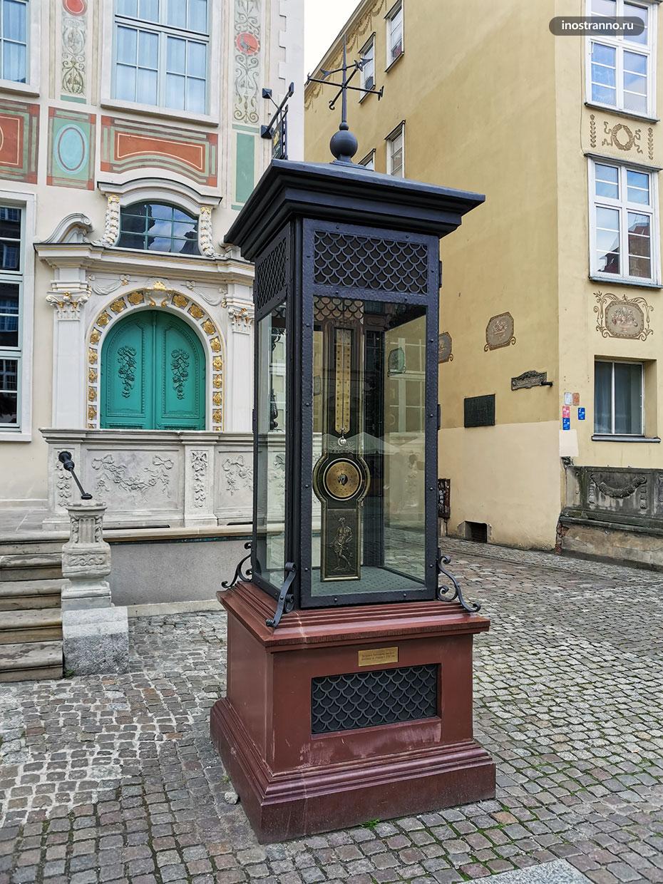 Памятник барометру в Гданьске